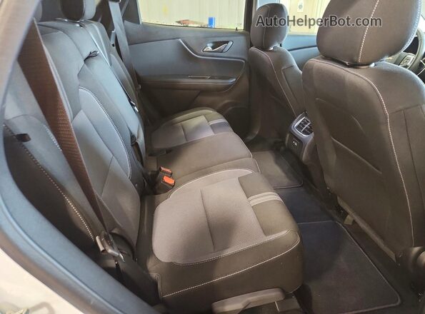 3GNKBCR49TS148596 2026 CHEVROLET BLAZER White Вид задньої частини салону