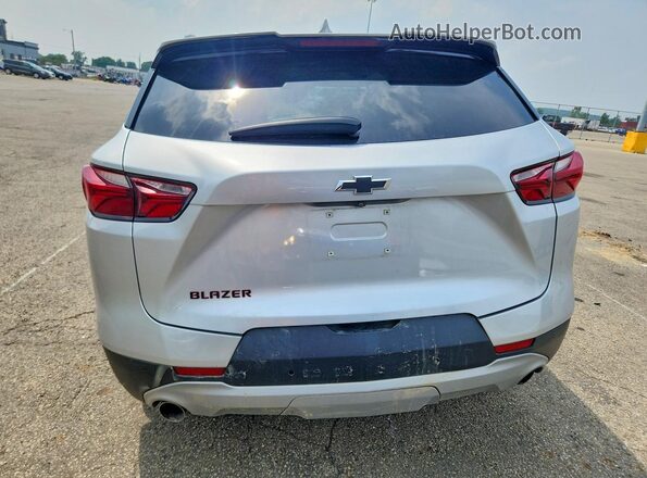 3GNKBCRS8LS672739 2020 CHEVROLET BLAZER Silver Вид ззаду