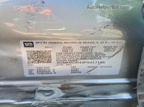 3GNKBDR43PS217195 2023 CHEVROLET BLAZER Silver Widok naklejki z numerem VIN