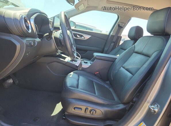 3GNKBDR47PS228121 2023 CHEVROLET BLAZER Серый Вид салона спереди