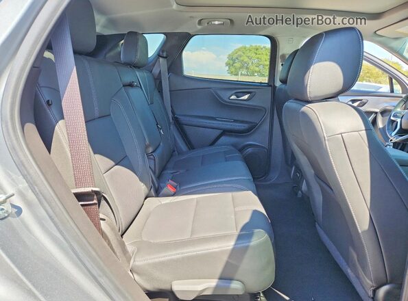 3GNKBDR47PS228121 2023 CHEVROLET BLAZER Серый Вид задней части салона