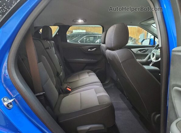 3GNKBHR40RS197045 2024 CHEVROLET BLAZER Blue Rear interior view