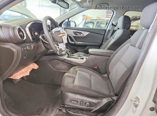 3GNKBHR41SS142903 2025 CHEVROLET BLAZER White წინა სალონის ხედი