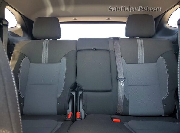 3GNKBHR48SS214695 2025 CHEVROLET BLAZER Silver უკანა სავარძლების ხედი