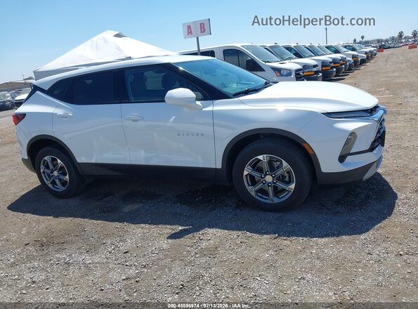 3GNKBHR49PS104567 2023 CHEVROLET BLAZER White სალონის 360-გრადუსიანი ხედი