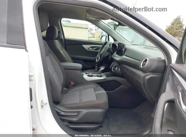 3GNKBHR49TS159837 2026 CHEVROLET BLAZER White წინა სალონის ხედი