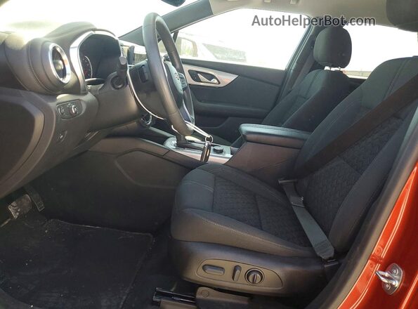 3GNKBHRSXMS586623 2021 CHEVROLET BLAZER Orange Вид салону спереду
