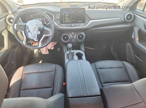 3GNKBJRSXPS178599 2023 CHEVROLET BLAZER Белый Вид панели приборов