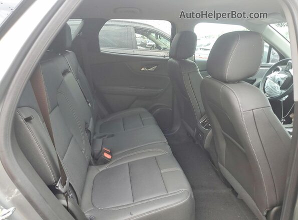 3GNKBJRSXSS268750 2025 CHEVROLET BLAZER Silver Вид задньої частини салону