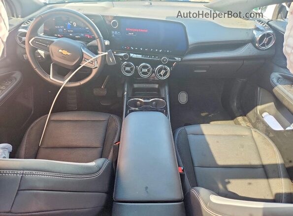 3GNKDBRJ1RS243740 2024 CHEVROLET BLAZER White Առջևի վահանակի տեսք