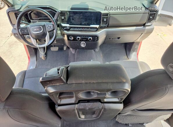 3GTPHCETXNG566004 2022 GMC SIERRA Красный Вид панели приборов