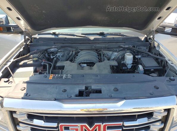 3GTU2NEC6HG213697 2017 GMC SIERRA Серебряный Вид задней части салона
