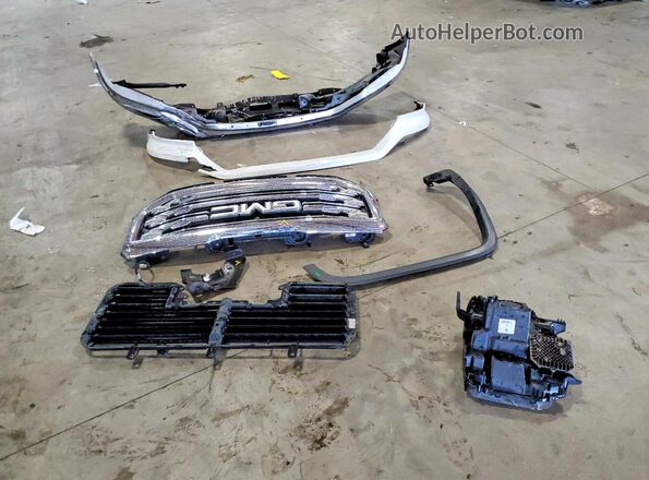 3GTU2NEC8JG633032 2018 GMC SIERRA White Vista del compartimento del motor
