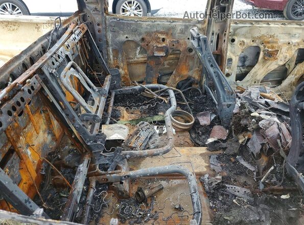 3GTU2NECXGG241517 2016 GMC SIERRA Burn Rear seats view