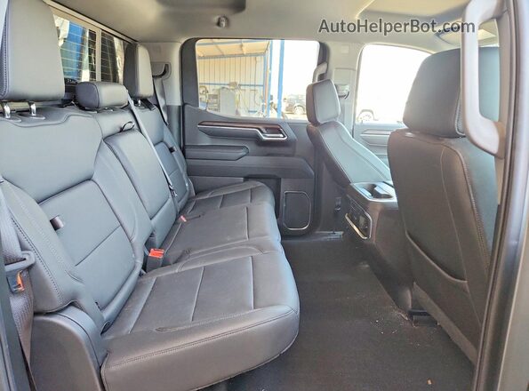 3GTUUDED3RG447102 2024 GMC SIERRA Silver Widok tylnych siedzeń