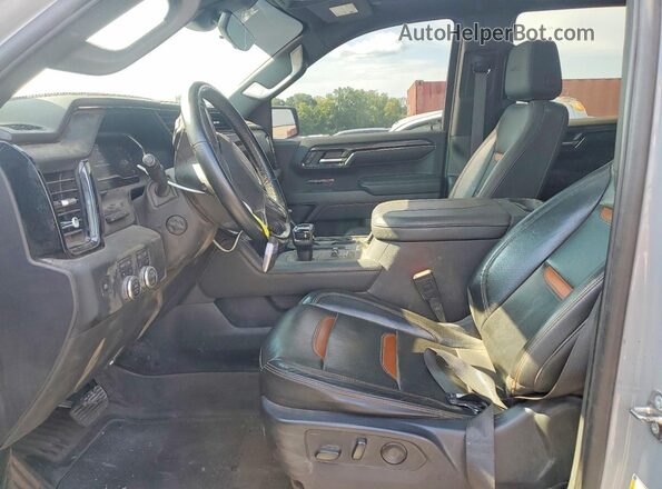 3GTUUEEL5RG301202 2024 GMC SIERRA Green Widok wnętrza z przodu