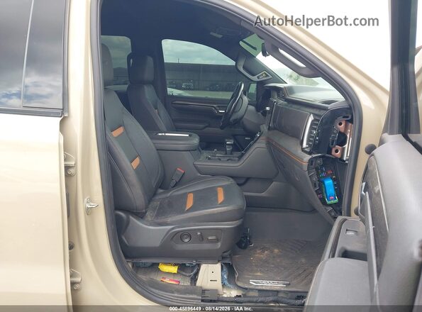 3GTUUEET6NG570982 2022 GMC SIERRA Tan Widok wnętrza z przodu