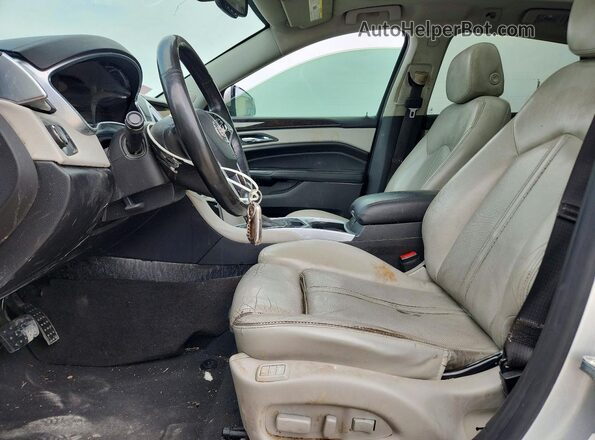 3GYFNBE38GS548433 2016 CADILLAC SRX Серебряный Вид салона спереди