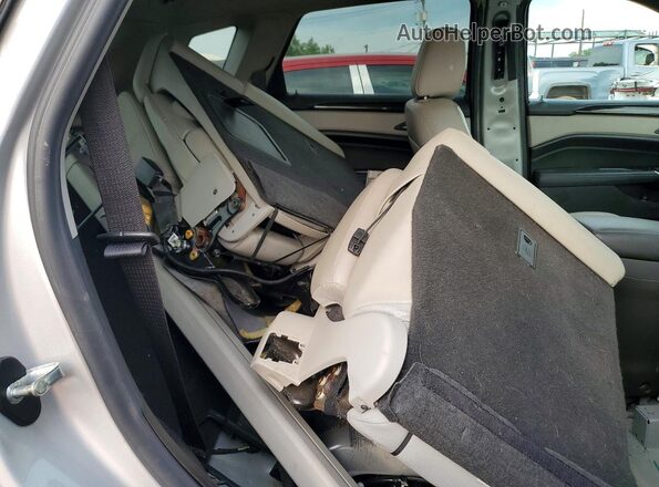3GYFNEE32GS573569 2016 CADILLAC SRX Silver Սալոնի հետևի տեսք