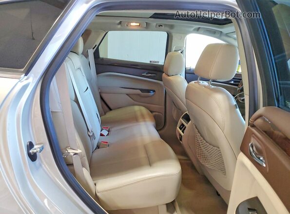 3GYFNEE38GS507222 2016 CADILLAC SRX Cream Widok wnętrza z tyłu