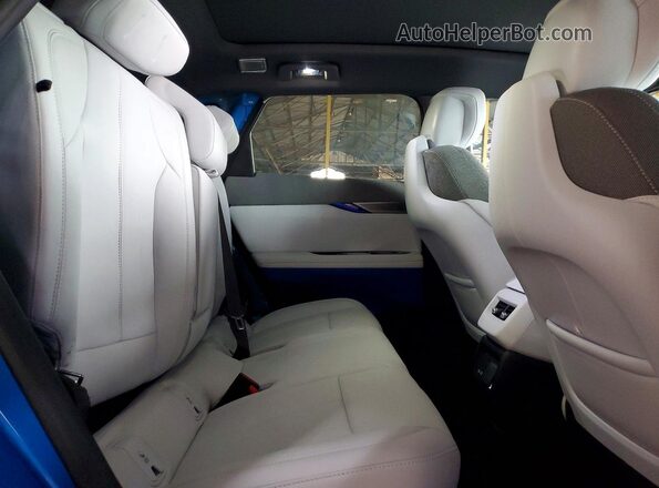 3GYK3BM58TS164685 2026 CADILLAC OPTIQ Blue Rear seats view