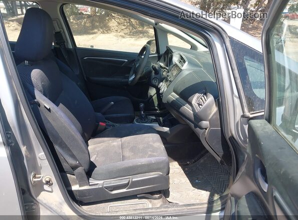 3HGGK5G46JM719705 2018 HONDA FIT Серебряный Вид салона спереди