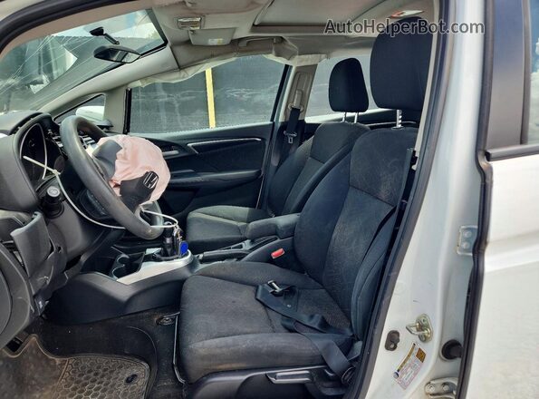 3HGGK5G74HM702230 2017 HONDA FIT Белый Вид салона спереди