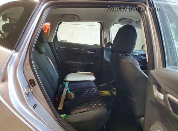 3HGGK5H49JM735413 2018 HONDA FIT Silver Սալոնի հետևի տեսք