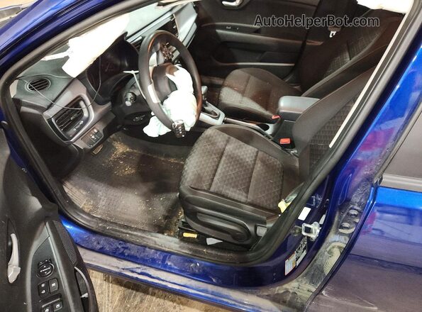 3KPA24AB3JE085480 2018 KIA RIO Blue Սալոնի դիմացի տեսք
