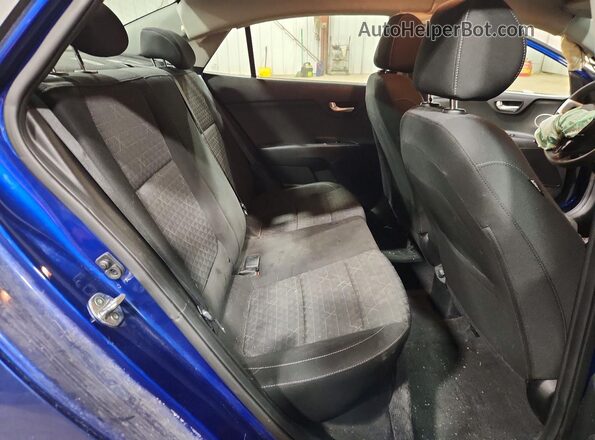 3KPA24AB3JE085480 2018 KIA RIO Blue Հետևի նստատեղերի տեսք