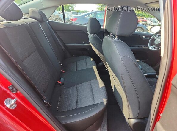 3KPA24AB4JE095256 2018 KIA RIO Красный Вид задних сидений