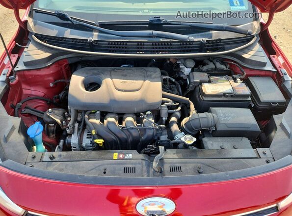 3KPA24AB4JE095256 2018 KIA RIO Красный Вид задней части салона