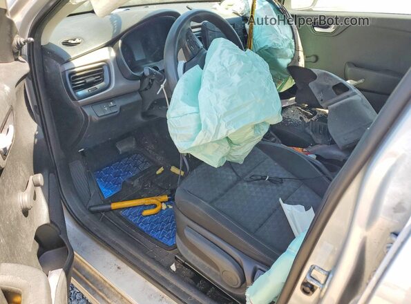 3KPA24AB7JE079410 2018 KIA RIO Silver Dashboard view