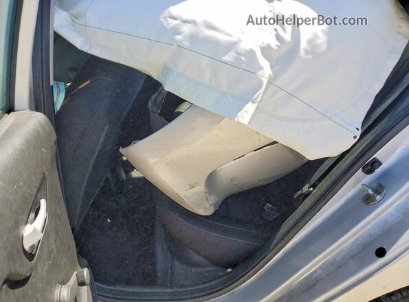 3KPA24AB7JE079410 2018 KIA RIO Silver Rear seats view