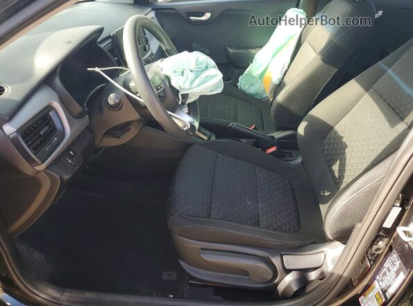 3KPA24AB8JE048246 2018 KIA RIO Black წინა სალონის ხედი