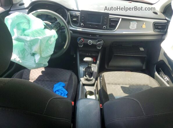 3KPA24AB8JE077696 2018 KIA RIO Red Widok deski rozdzielczej