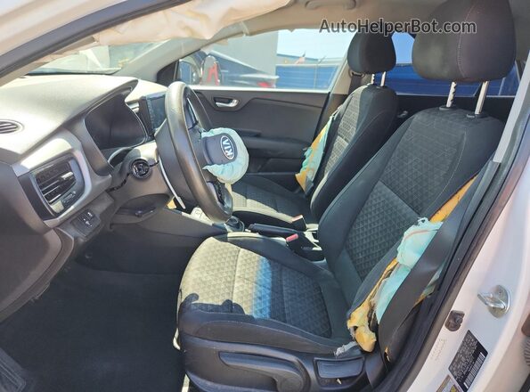 3KPA24AD1LE260572 2020 KIA RIO White 