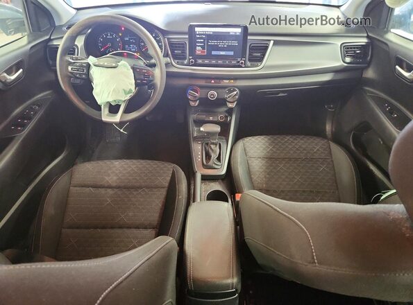 3KPA24AD1PE537663 2023 KIA RIO Gray Widok deski rozdzielczej