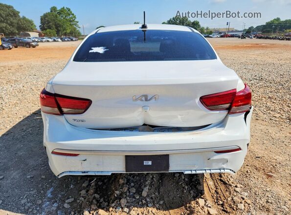 3KPA24AD2NE443899 2022 KIA RIO White Вид ззаду