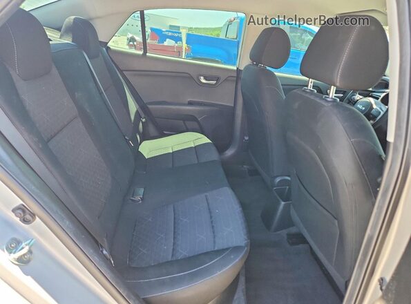 3KPA24AD2NE463697 2022 KIA RIO Silver Հետևի նստատեղերի տեսք