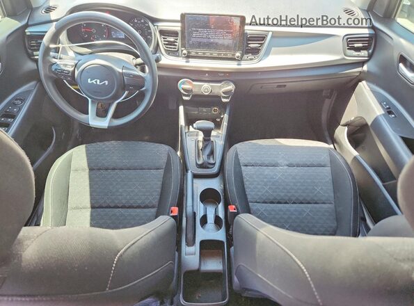 3KPA24AD2NE463697 2022 KIA RIO Silver Առջևի վահանակի տեսք