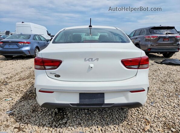 3KPA24AD2PE616789 2023 KIA RIO White Вид ззаду