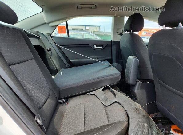 3KPA24AD2PE616789 2023 KIA RIO White Вид задніх сидінь