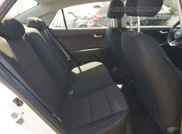 3KPA24AD3LE258158 2020 KIA RIO Белый Вид задних сидений
