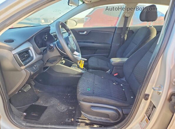 3KPA24AD3ME366300 2021 KIA RIO Gray Front interior view