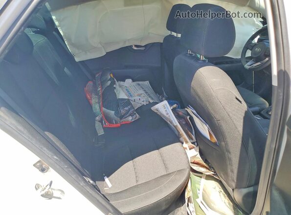 3KPA24AD3ME381251 2021 KIA RIO White Հետևի նստատեղերի տեսք