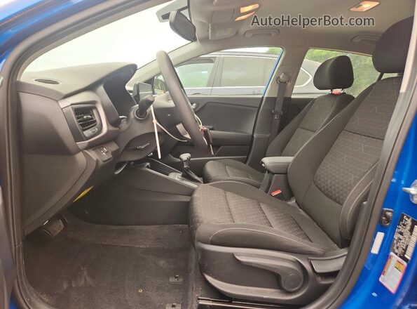 3KPA24AD3ME403832 2021 KIA RIO Blue წინა სალონის ხედი