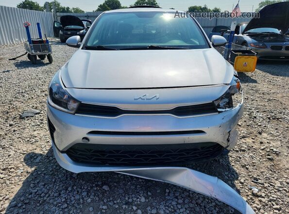 3KPA24AD3PE564959 2023 KIA RIO Silver Widok z przodu
