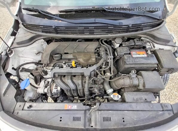 3KPA24AD4LE337094 2020 KIA RIO White Widok wnętrza z tyłu