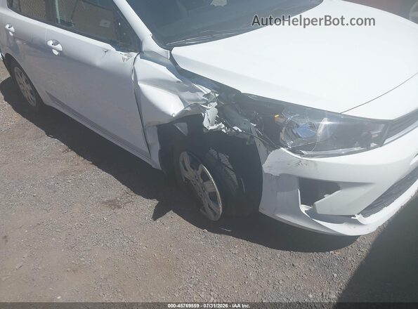 3KPA24AD4ME385888 2021 KIA RIO White Widok z przodu
